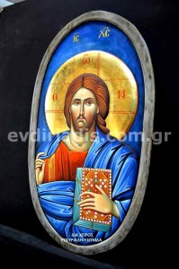 Ιησούς Χριστός Παντοκράτωρ Χειροποίητη Αγιογραφία με Αληθινό Χρυσό 24Κ Σε Οβάλ Ξύλο
